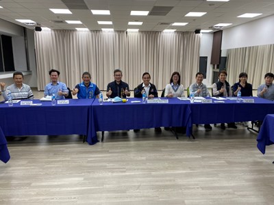 台中市政府積極向教育部體育署爭取經費補助,打造「中部首座國際型足球園區」,體育署今日召開現場勘查及複審會議