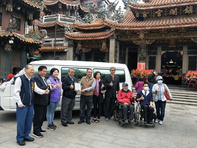 陶藝家林煙朝義賣陶藝品 所得三度捐贈復康巴士協助身障朋友