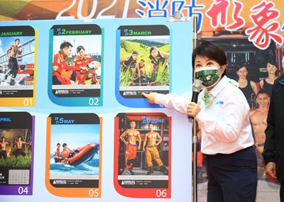 中市消防月曆獲好評 盧市長讚精銳部隊守護市民