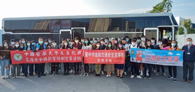 中市大專院校交安宣導 學生乘警備車學習道安