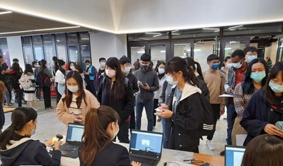 中市府與中市大專院校送暖 加碼提供校園綁卡服務!