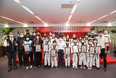 中市少年跆拳全國賽獲4金7銀6銅 盧市長頒獎表揚