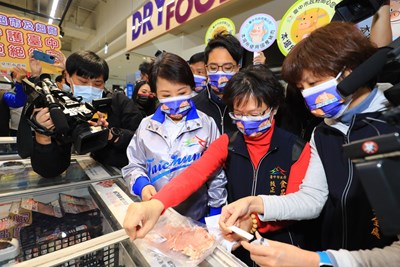 市長盧秀燕日前視察賣場豬肉原產地標示查核