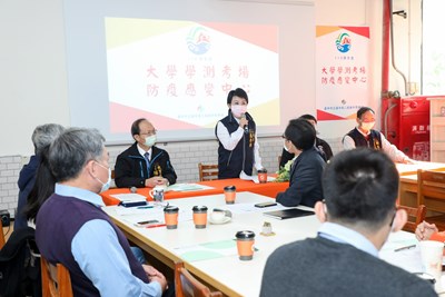 盧市長今日與10個考場學校的校長開會,提醒各校校長盤點校區附近工程及活動,與市府橫向聯絡提前解決