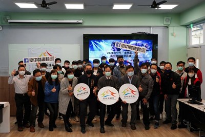 中市「金隼盃」高中職電競爭霸賽 ,台中市政府運動局長李昱叡到場感謝修平科技大學支持電競運動,市府將持續發展電競產業,結合產官學資源,培育電競優秀人才。
