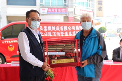 回饋鄉里 仁化義消顧問林敏玉捐贈消防警備車