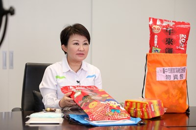 「你們絕對不孤單」 盧市長贈防疫物資包陪伴居家檢疫者