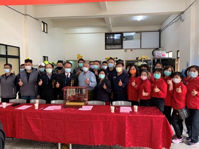 贈消防設備回饋鄉里 中市消防局感謝企業善心