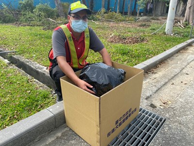 善待道路貓遺體 中市東勢清潔隊員義舉獲肯定