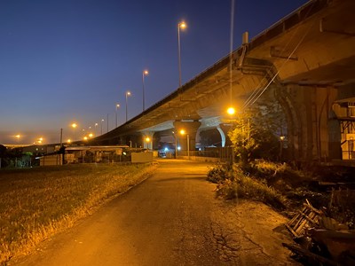 讓市民回家的路更暖!中市府偏鄉點燈2500盞(圖為清水區客庄路與客庄堤防交接增設處)