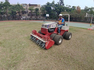 打洞作業中