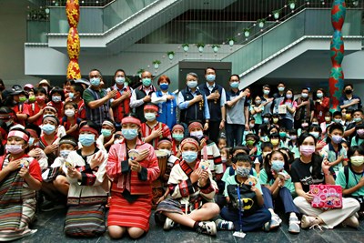 建功、博屋瑪國小城鄉校際交流 搭捷運參訪市府拓展見聞