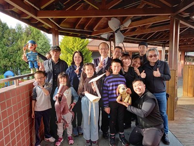 「偶偶偶劇團」巡演中市6校 首場梨山國中小登場