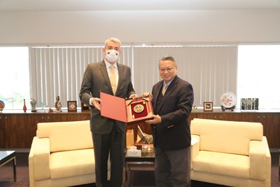比利時台北辦事處長文浩德首次拜會台中市政府，副市長令狐榮達代表市長盧秀燕接待。