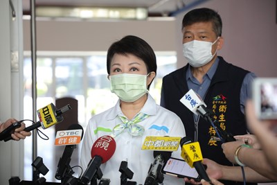 中市府首長接種COVID-19疫苗反應不一 ,盧市長表示, 尊重市民施打意願