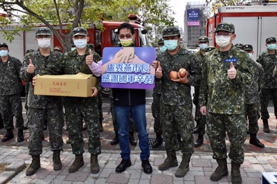 經濟發展局長張峯源代表市長盧秀燕,致上市府最高、最誠摯的謝意