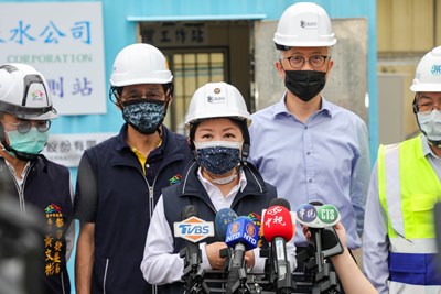 市長盧秀燕今(17)日視察勤美之森建案工地地下水淨水設備時接受媒體訪問