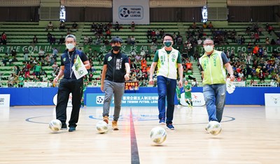 台企銀五人制足球聯賽台中開踢 運動局長到場力挺足球