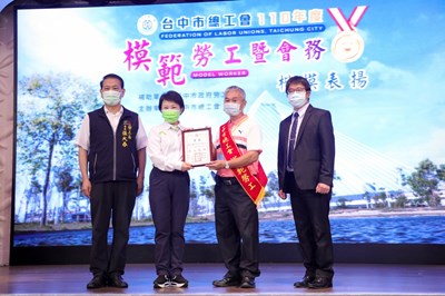 感謝為城市打拚!盧市長表揚台中市總工會模範勞工、會務楷模 (2)
