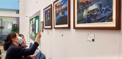 邊登記邊看會計師攝影展 中市府公司登記辦公室好藝術 (2)