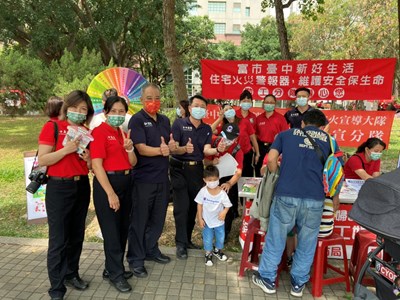 中市捐血站宣導防火 熱血挽袖贈住宅火災警報器