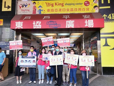 移工防疫不鬆懈 中市府至東協廣場加強宣導