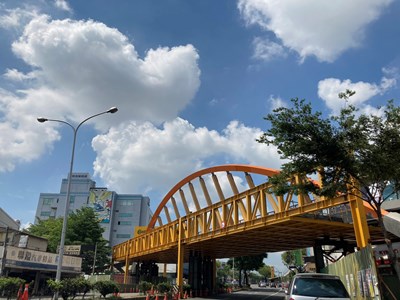 潭心自行車天橋臨時施工架明起拆除 中市府籲民眾小心慢行