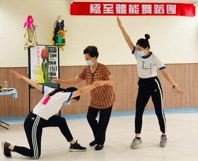 極至體能舞蹈團於109年紓困計畫研發藝術教案(照片來源：極至體能舞蹈團)