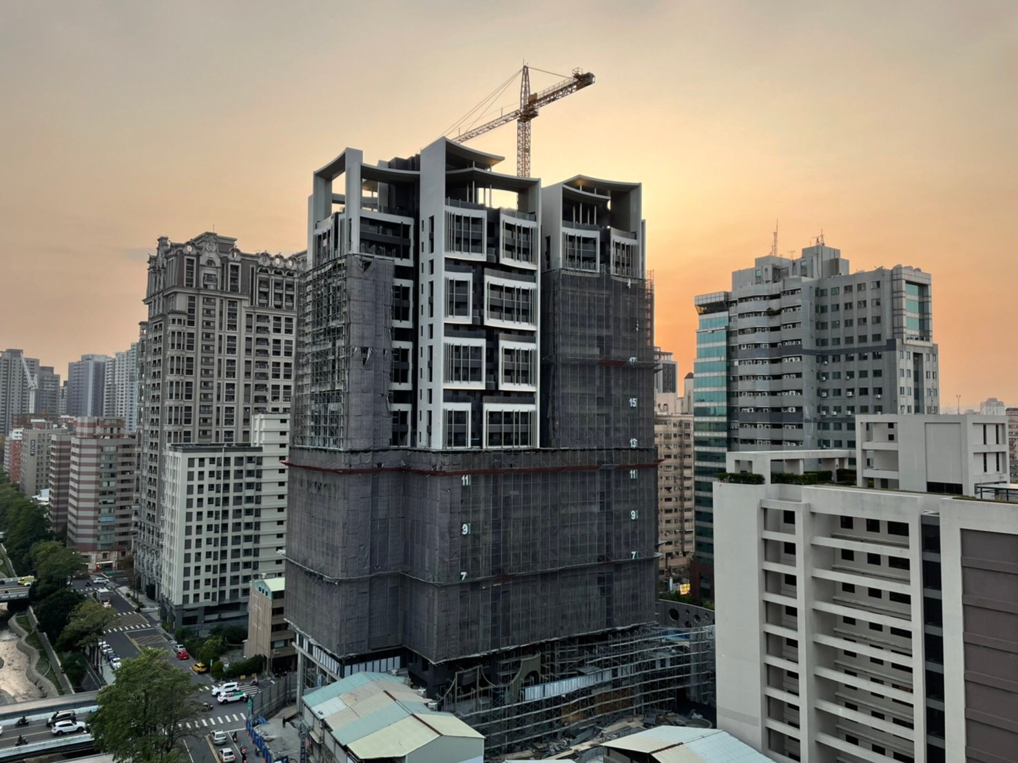 嚴重特殊傳染性肺炎防治專區 相關市政新聞 助營建產業度難關中市府公告建照期限自動展延兩年