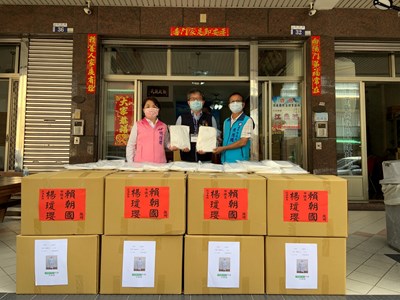 中央地方民代暖心贈物資 中市清潔隊員裝備更到位