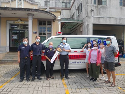 中市蕭姓父子捐贈救護車 消防局感謝善行義舉
