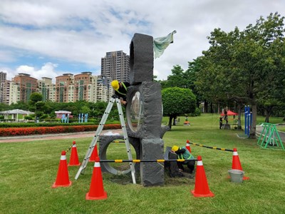 豐樂公園雕塑品啟動維護  預計8月底完成