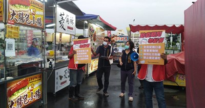 防疫沒有假期!中市府持續稽查夜市微解封防疫措施