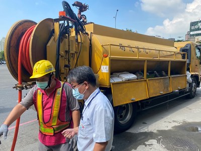 颱風來襲落實防汛  中市環保局清疏456處易堵塞積水路段