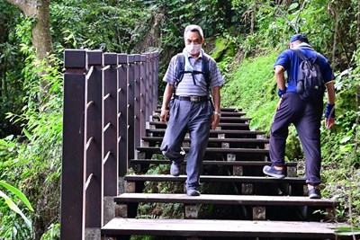 太平區咬人狗坑登山步道既有木棧道踏板改善完工