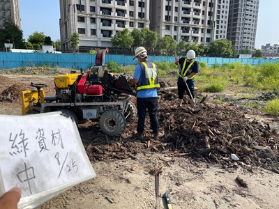抗空污出新招!中市環保局助農民就地破碎廢資材