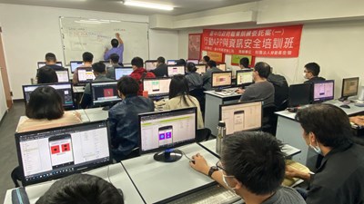 109年行動App與資訊安全班上課