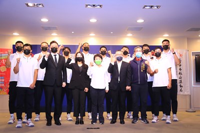 中市首支職籃「台中太陽」成軍 盧市長:合作培育更多籃球人才