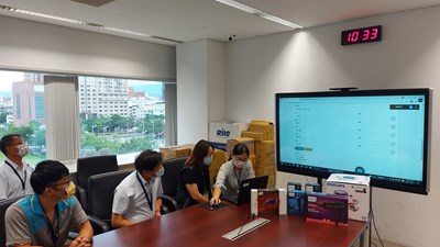 中市國慶直播好禮三重抽,今(12)日由民政局副局長周瑺玫、徐照山及宗教科長吳忠聖代表抽出