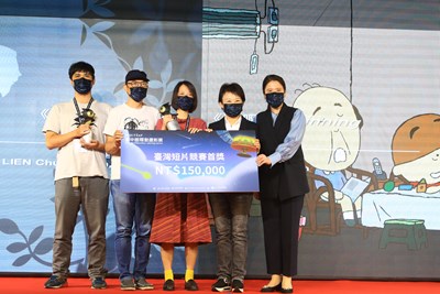 今(13)日由台中市長暨影視發展基金會董事長盧秀燕頒發最受矚目的台灣短片競賽首獎
