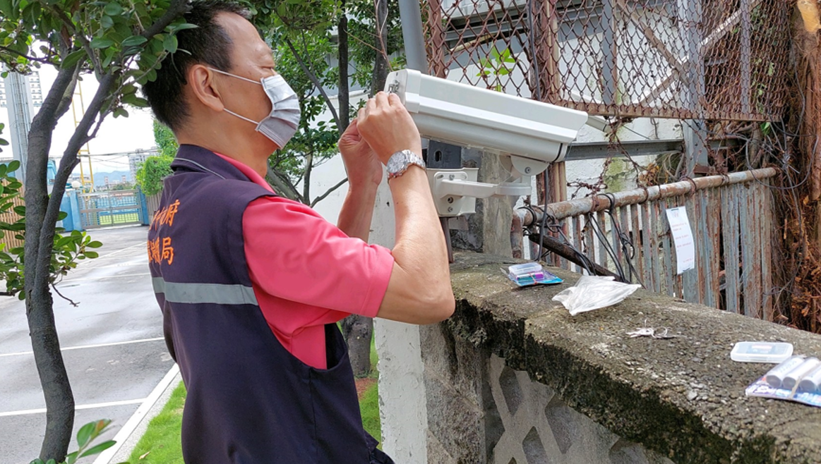 照片1-中市環保局架設縮時攝影機加強取締 以銳利電眼取締亂倒垃圾