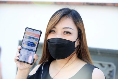 台中購物節百萬現金得主馬小姐大力推銷台中購物節,肯定消費「抽現金」,能刺激經濟,讓全民分享生活中的小確幸。