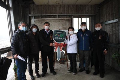 增13噸清運量能! 盧市長代表市府贈和平區23立方米「大牛」