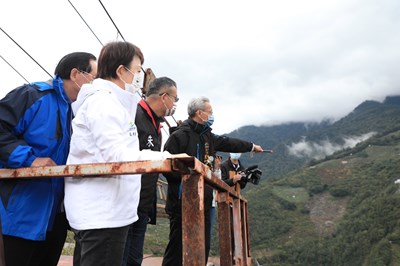 台中市政府建設局啟動吊橋新建設計規劃,預計明年開工,市長盧秀燕今(12)日前往視察