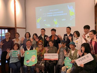 中市推「青銀共享」 96歲高年級生體驗潮流街拍