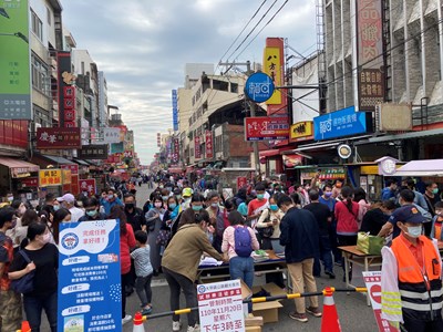 大甲夜市試辦徒步區守護空品 祭消費券滿額抽好禮