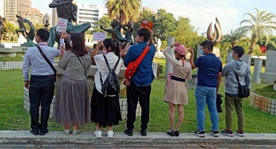 豐樂雕塑公園進行「電影奧斯卡、城市shooting」戶外活動
