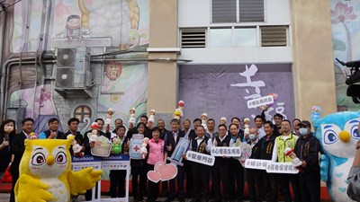 台中市神岡衛生所今(26)日舉辦彩繪牆揭牌典禮