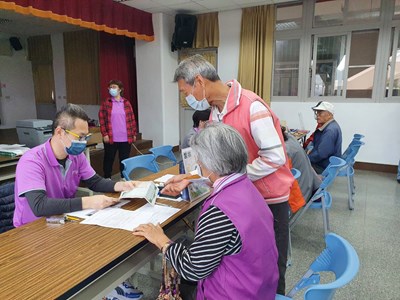 貼心便民!  中市豐原地所提供「假日下鄉換發權狀」服務