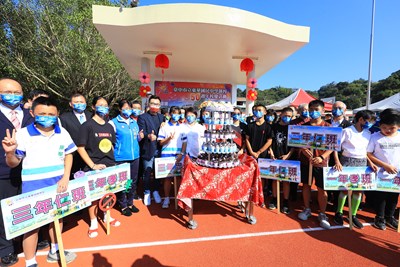 東華國中50週年校慶切生日蛋糕